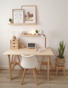 Caballete ecológico Glam de madera de pino para escritorio pequeño