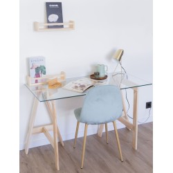 Detalle de habitación con escritorio compuesto por encimera de cristal templado y caballete GLAM