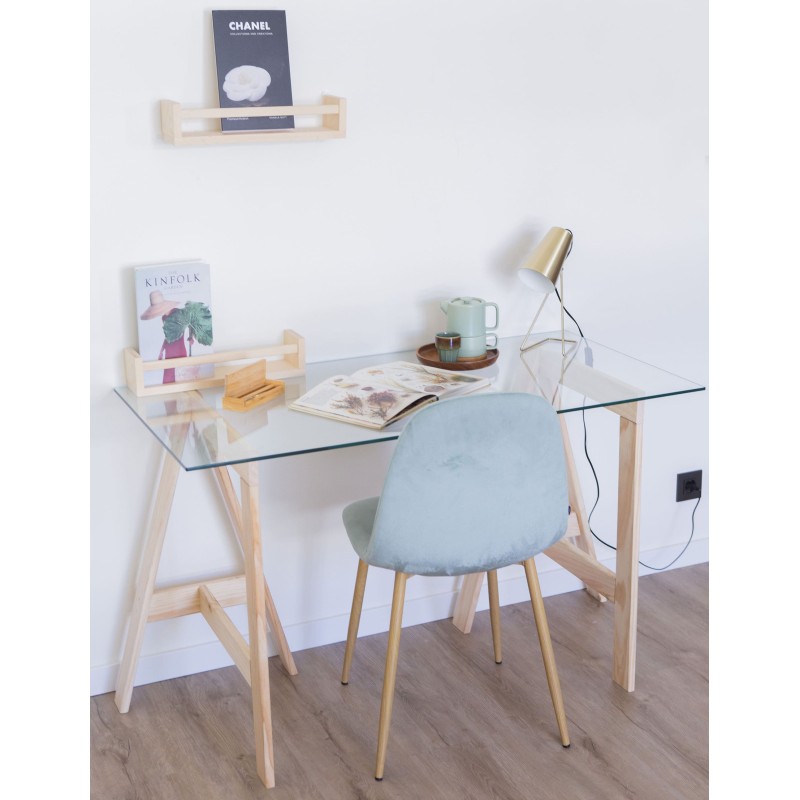 Detalle de habitación con escritorio compuesto por encimera de cristal templado y caballete GLAM