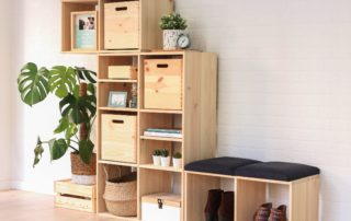 decorar recibidor con estantería modular