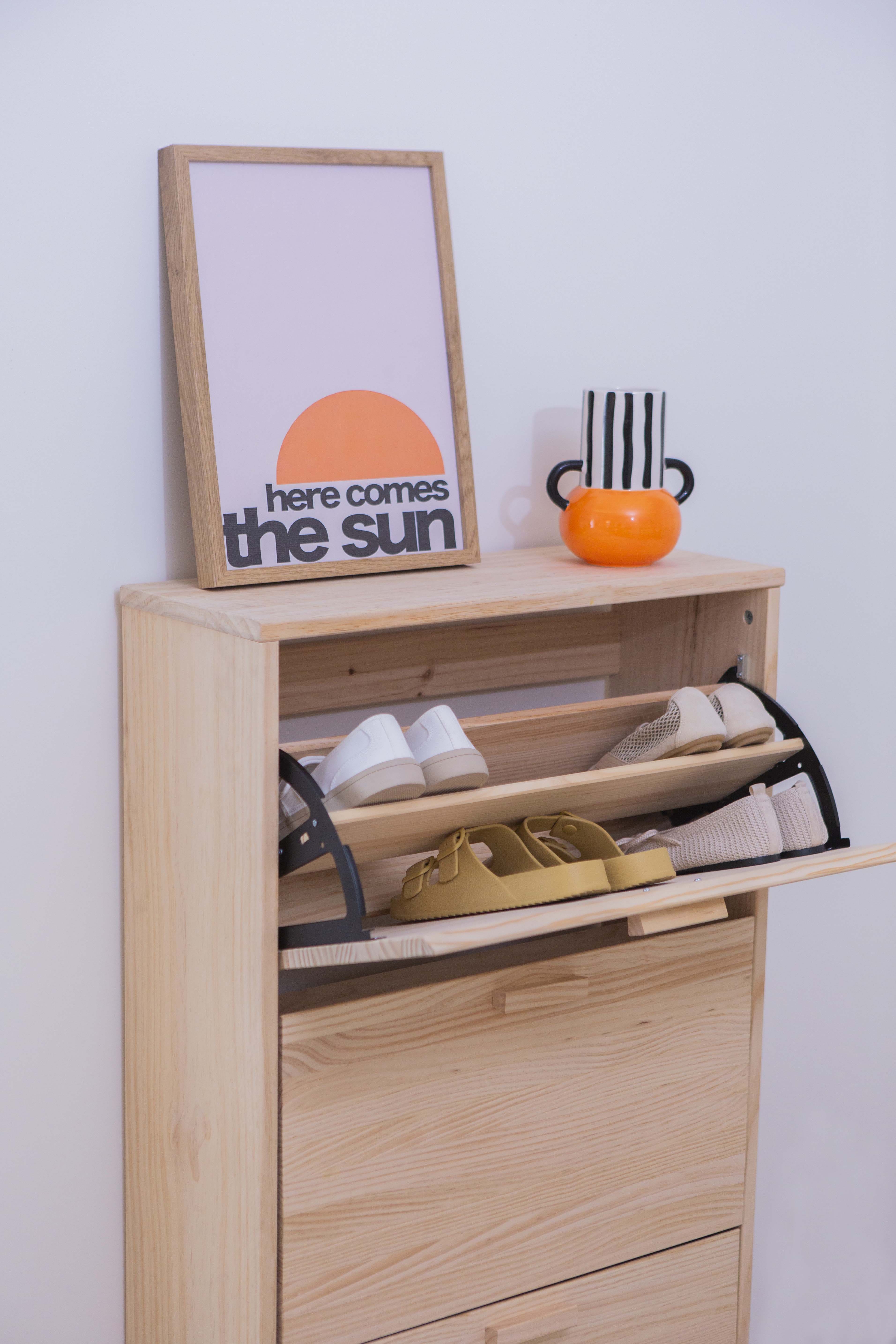 Baldas interiores de armario Aura en madera maciza natural de Astideco